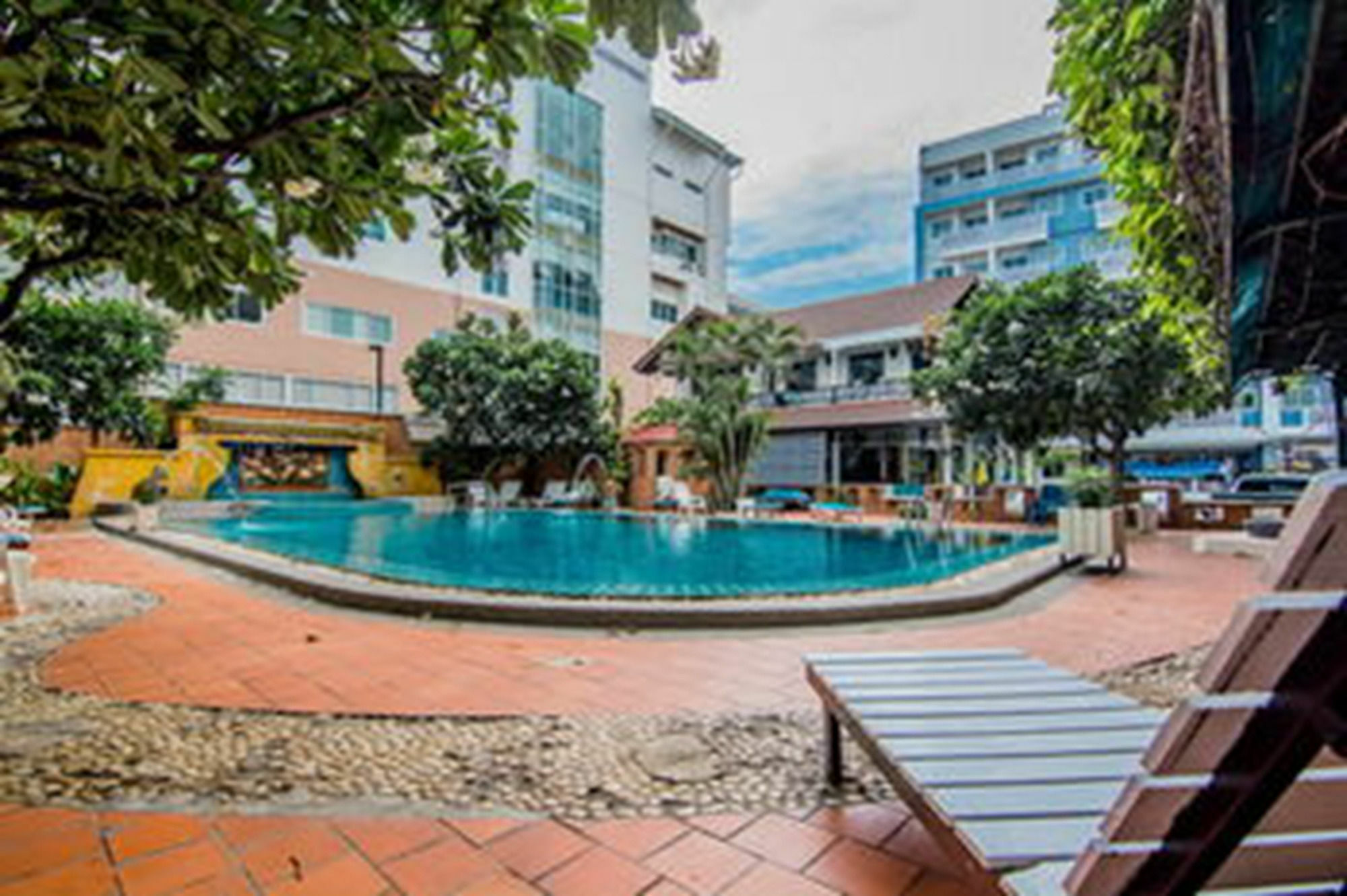 Sutus Court 2 Hotel Pattaya Exterior photo